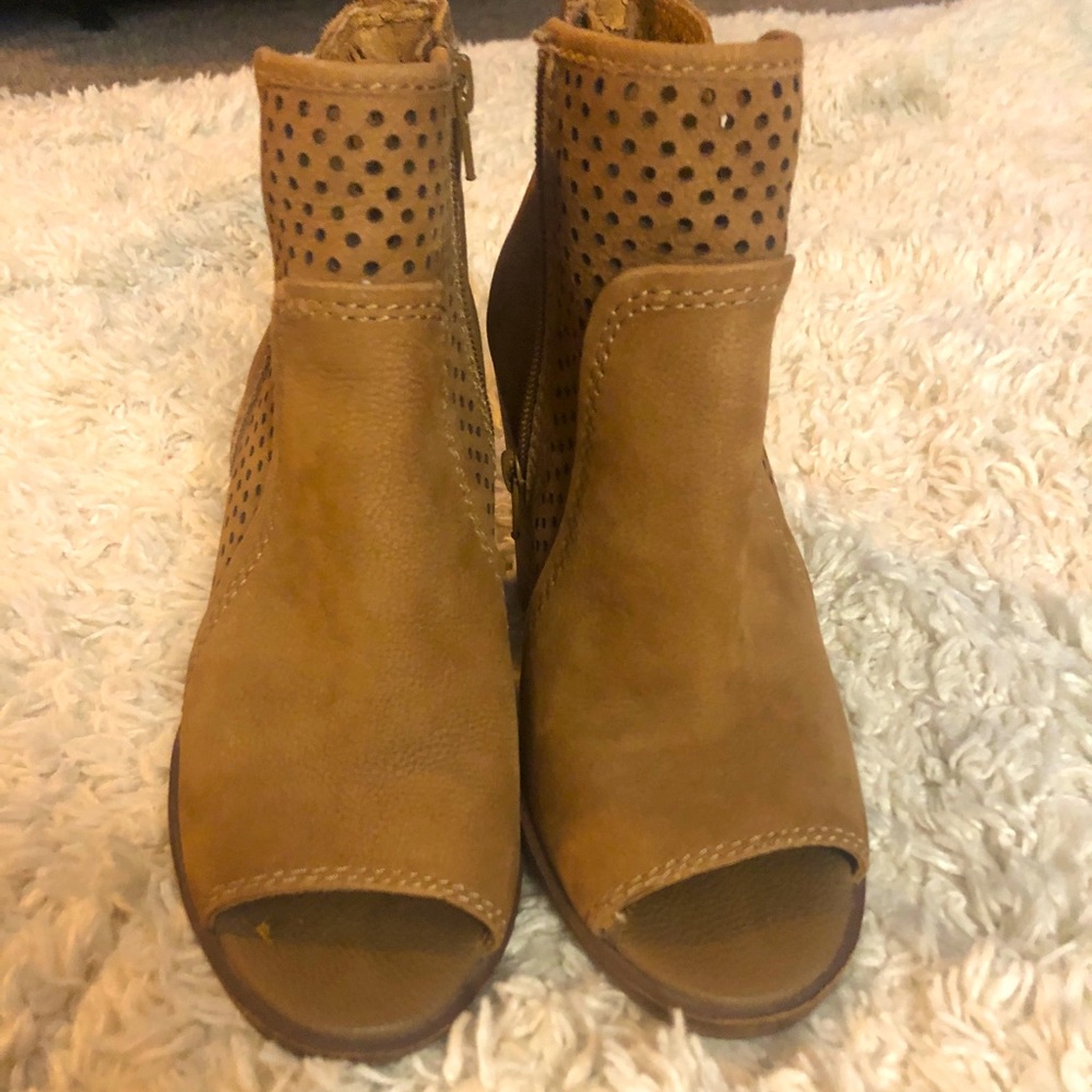 Lucky Brand boots, tan , size 5